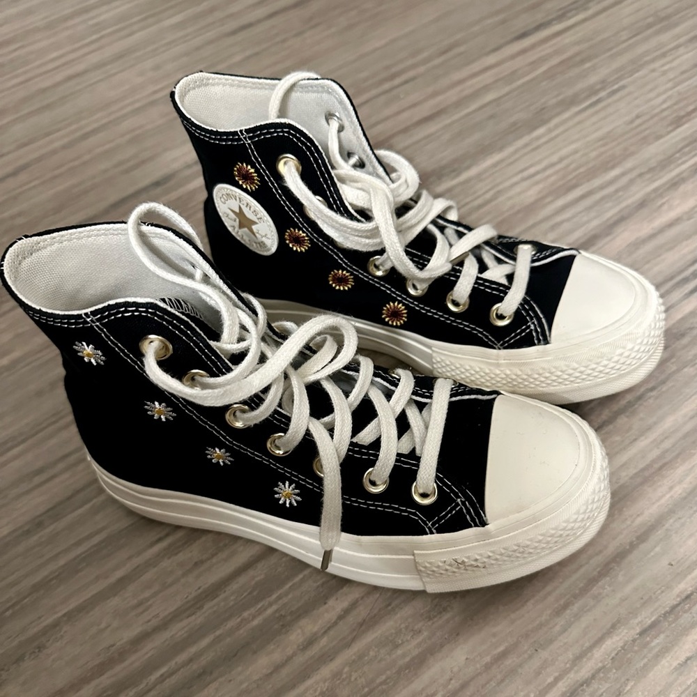 Converse Floral Embroidery High Top Platform | Women’s US Size 6 - Picture 6 of 11